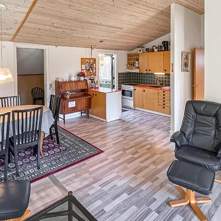 3 Bedroom Beautiful In Дом отдыха