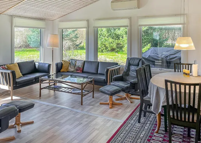 Дом отдыха 3 Bedroom Beautiful In *