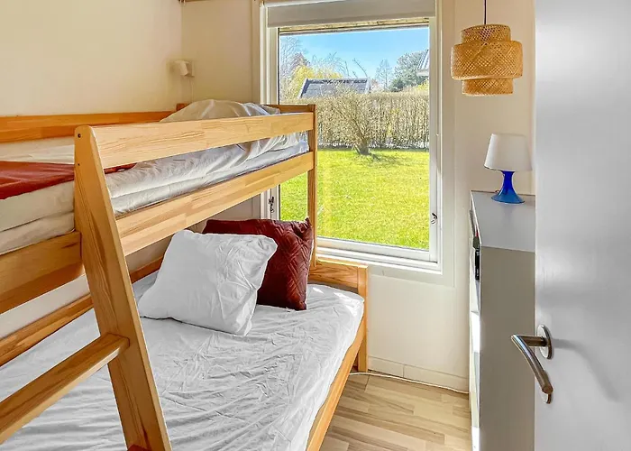 3 Bedroom Beautiful In Holiday home Horve